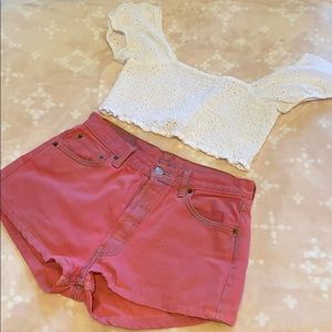 🤩pink Levi’s shorts💗